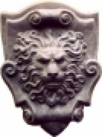 Лев на картуше (декор фасада, барельеф)